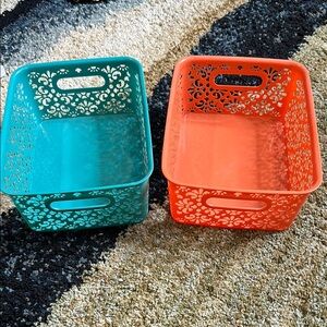 2 pk Orange & Teal Plastic Storage Basket w/Intricate Floral Design 2 pk NWOT